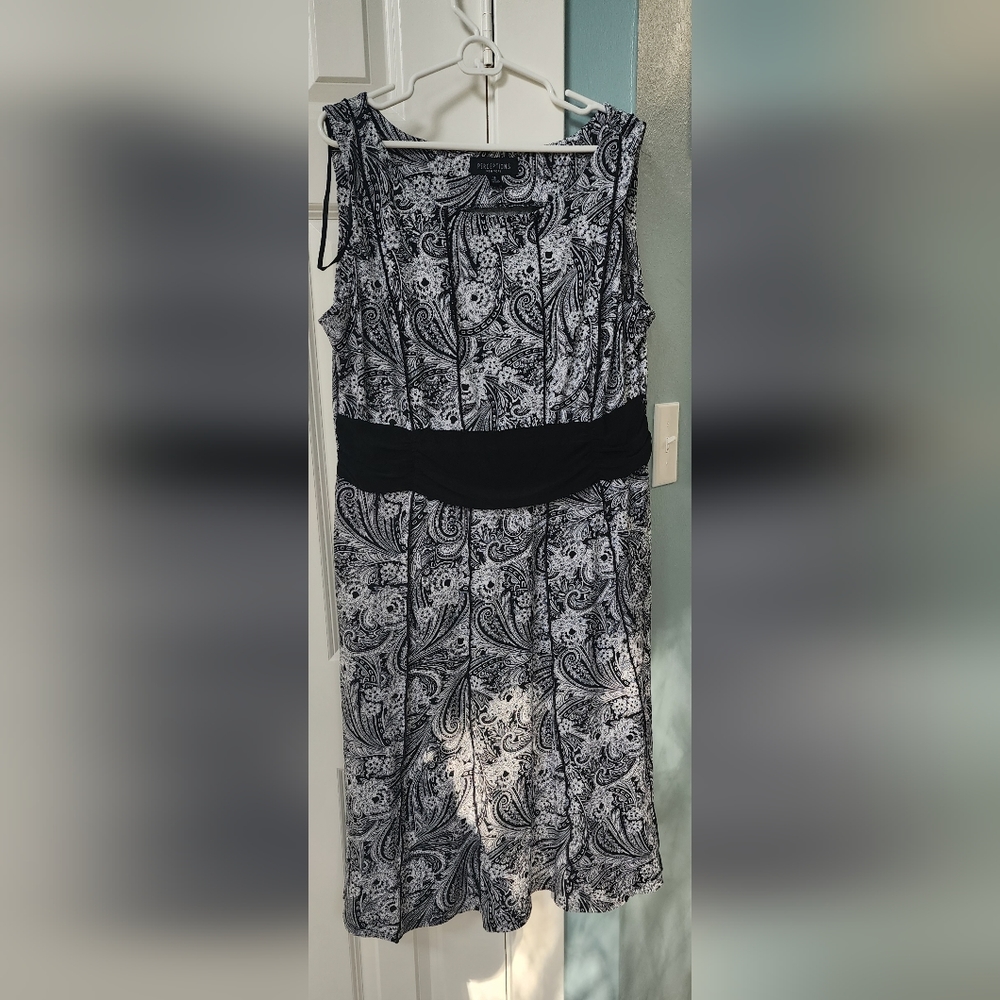 Black and White paisley, sleeveless dress, size 18, Perceptions New York